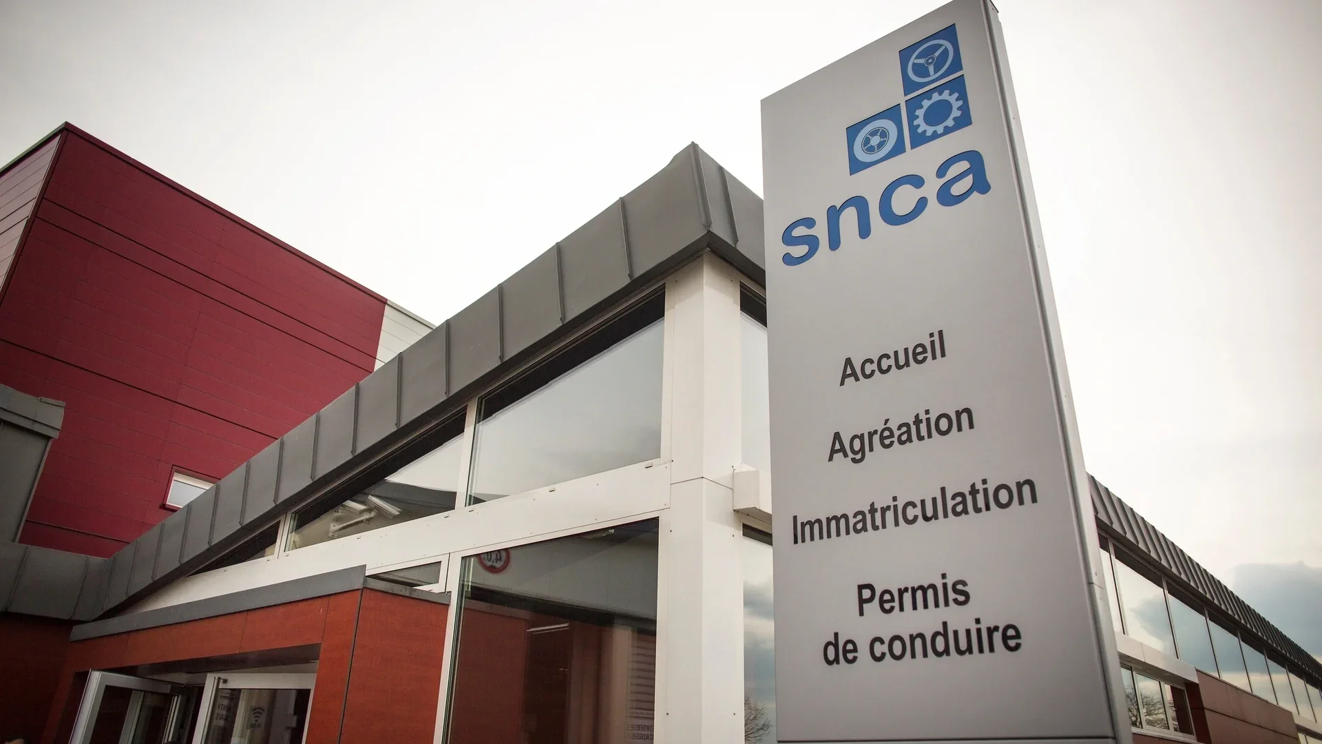 Mandataire Auto au Luxembourg : Le Guide Complet pour Acheter Moins Cher