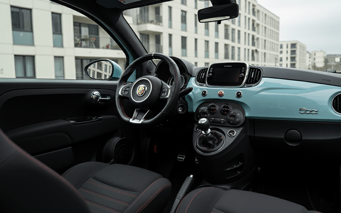 Intérieur Fiat 500 Abarth sièges sport