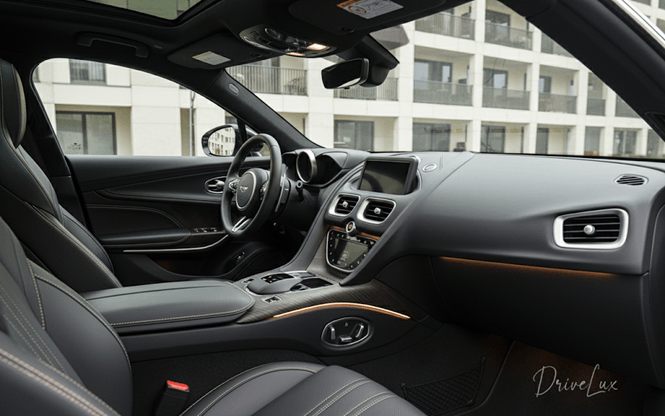 Aston Martin DBX intérieur
