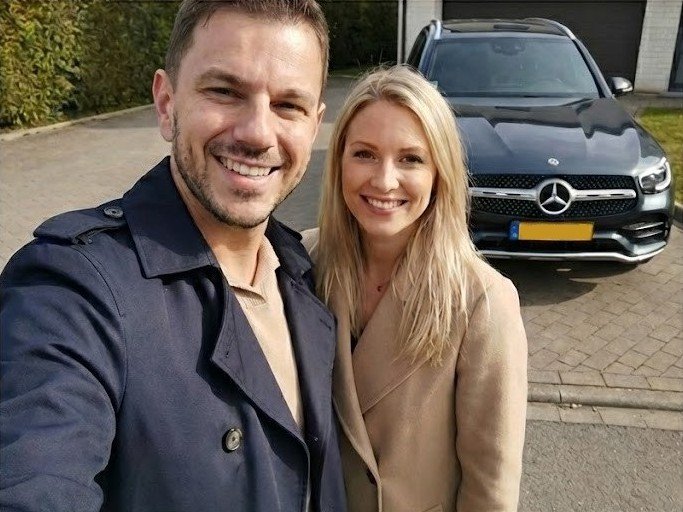 Matthieu Mougenot lors d'une livraison à domicile de véhicule premium - Drivelux mandataire automobile Luxembourg
