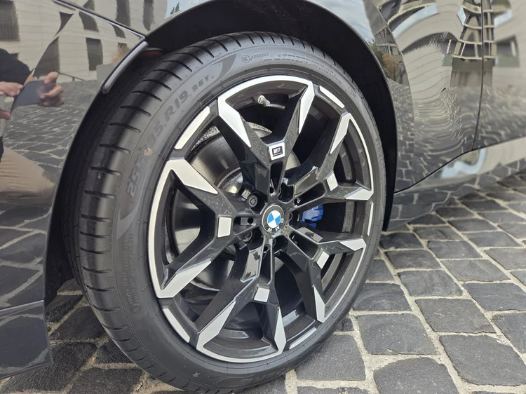 Détail jante BMW M240i