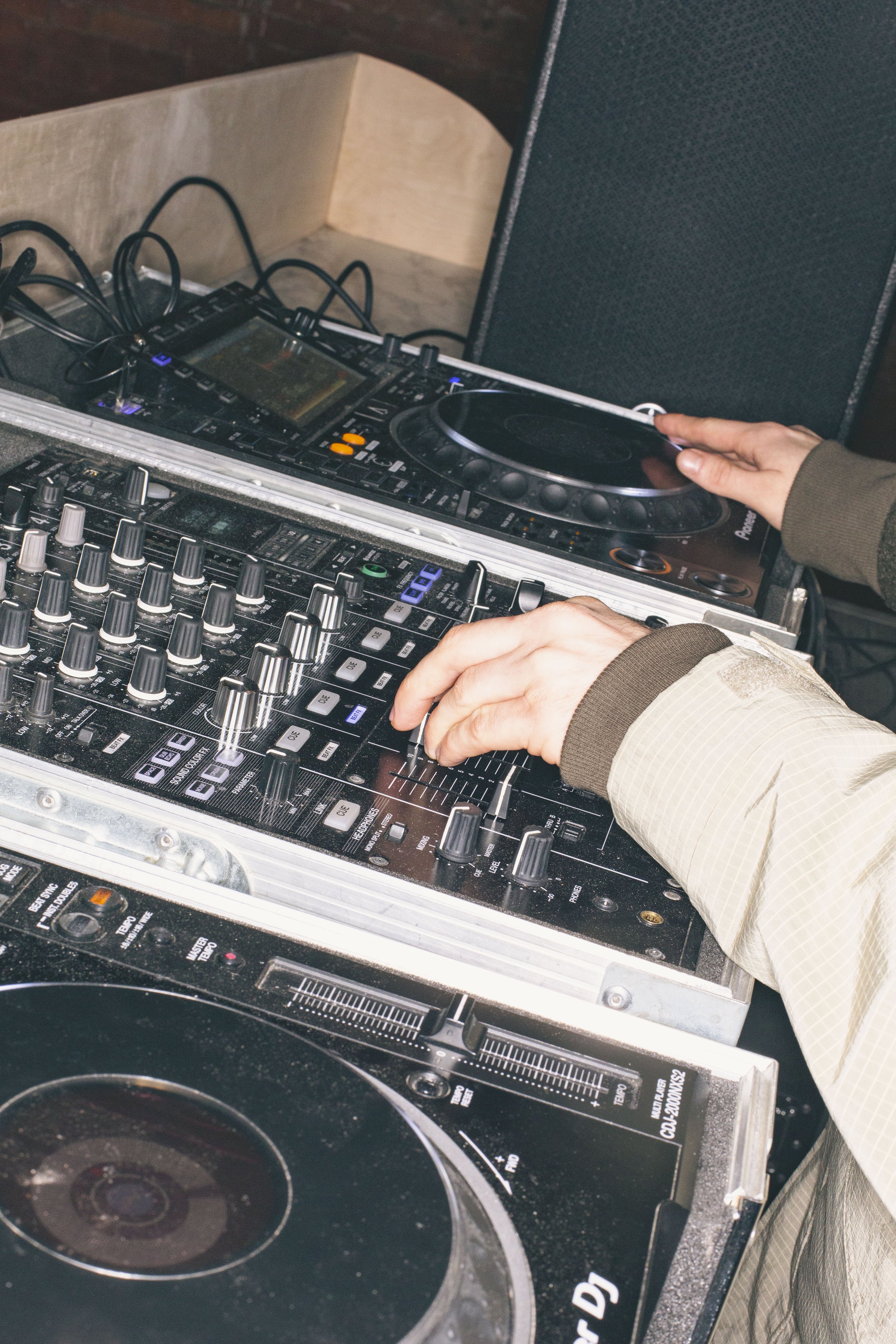 Social-club-gatherings-music-DJ