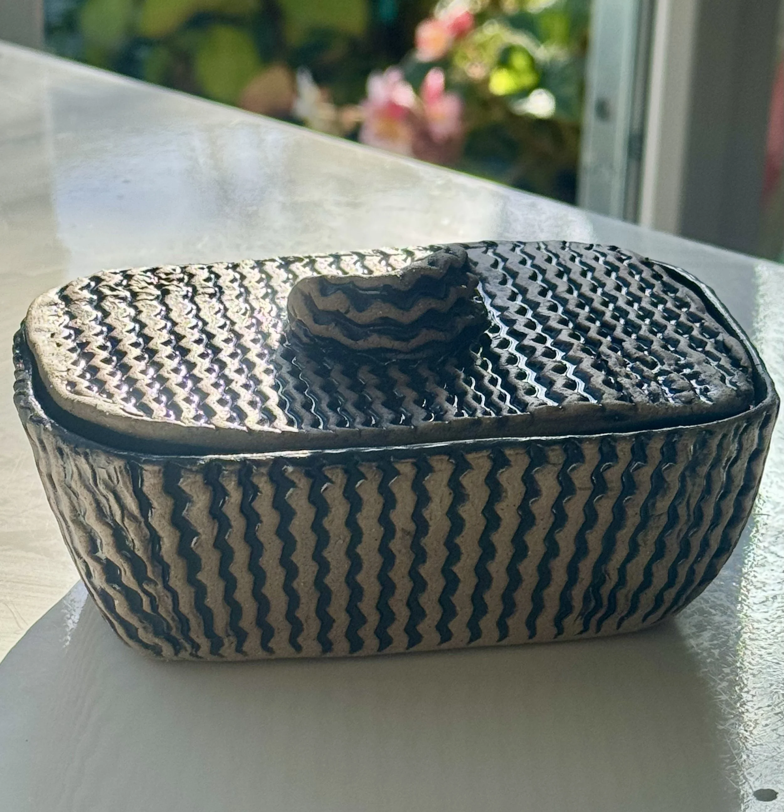 Textured butter dish