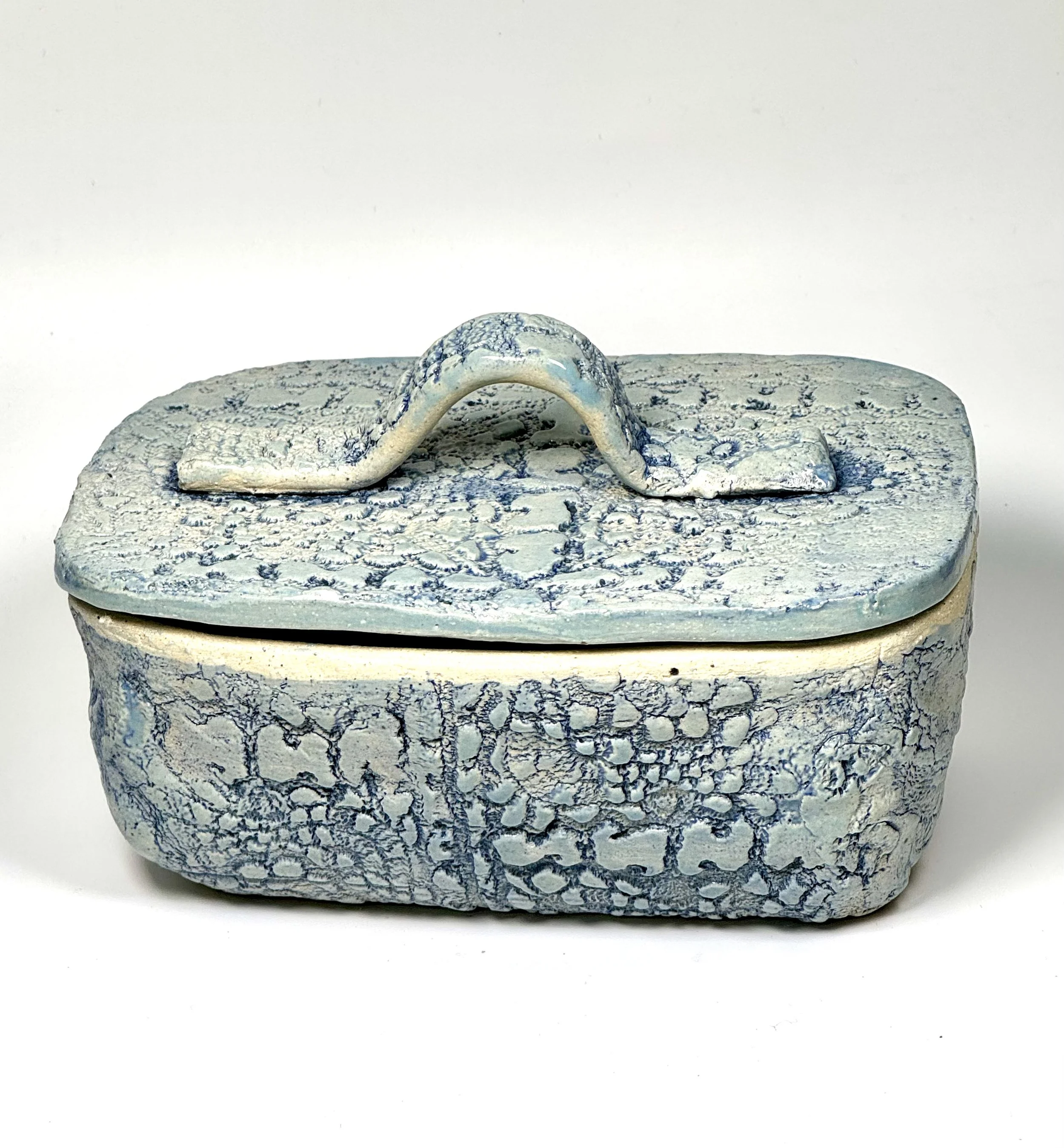 Textured butter dish