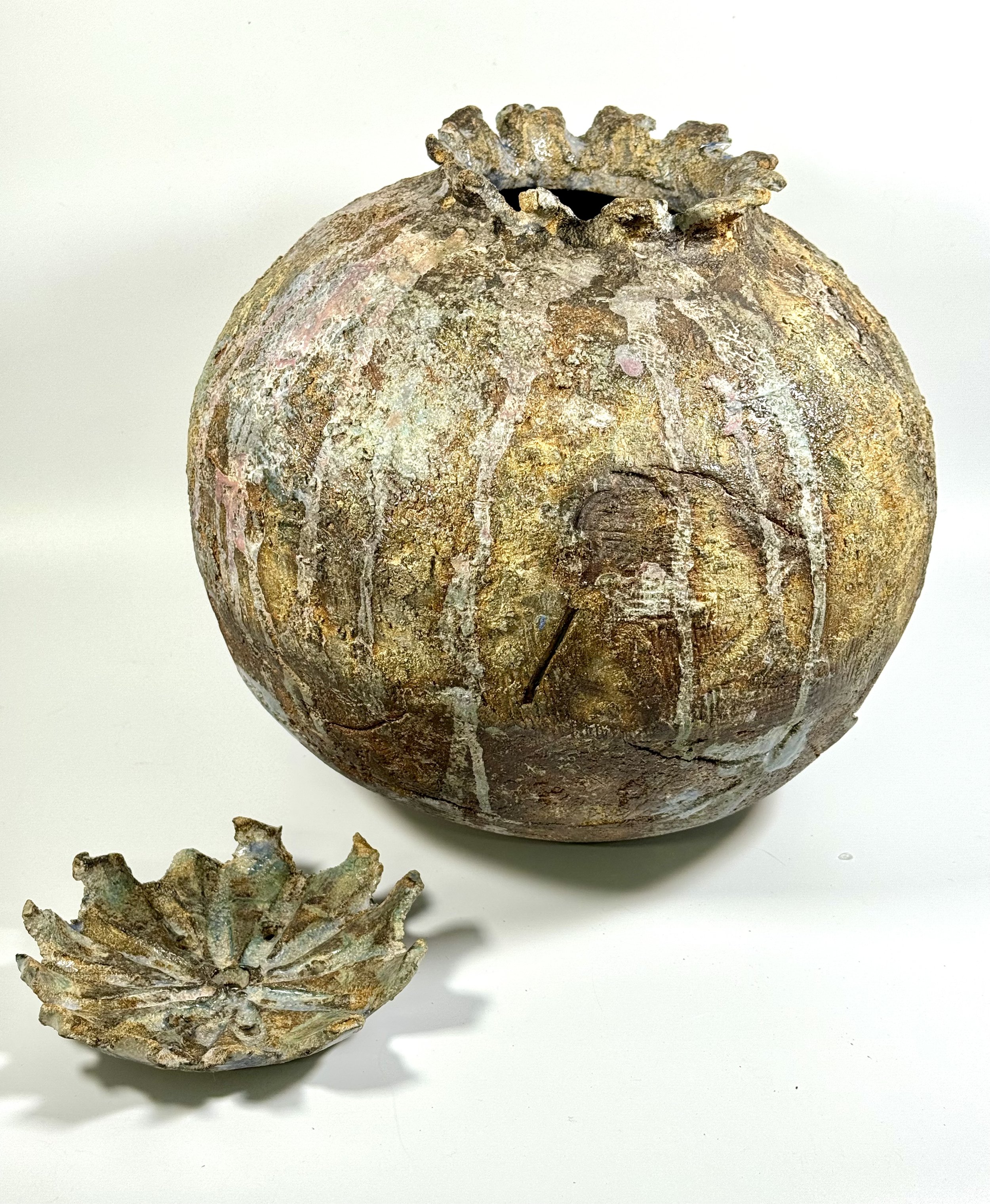Large poppy head vessel with removable lid