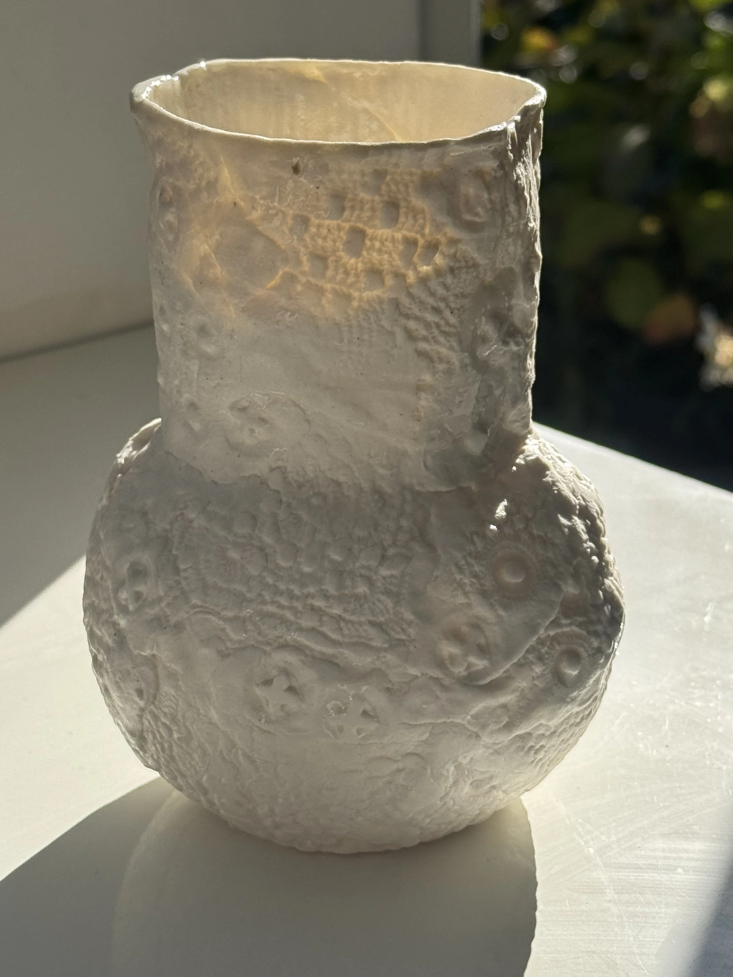 Porcelain textured vessel