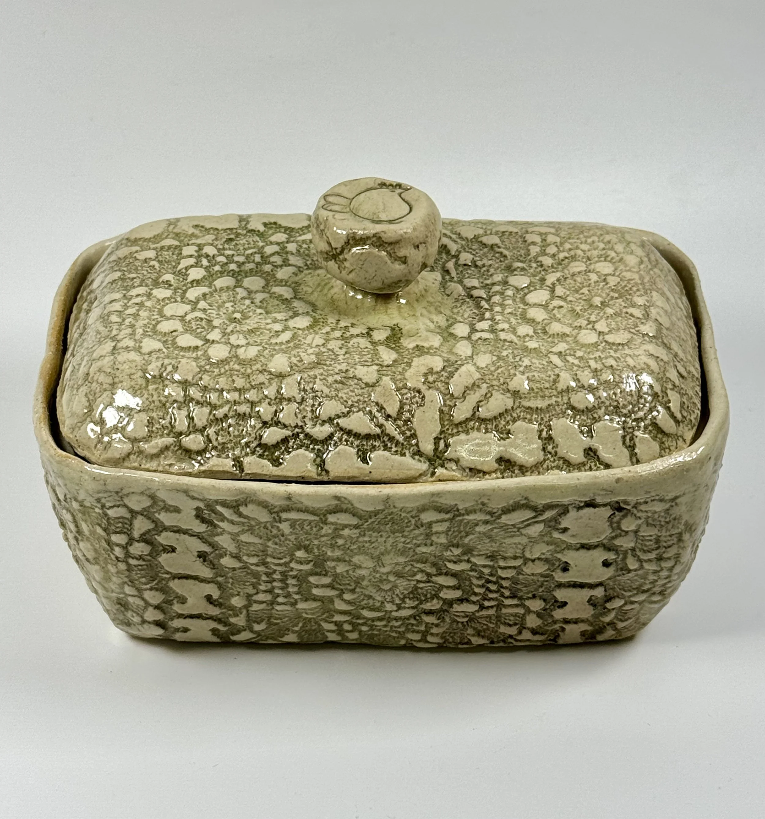 Textured butter dish