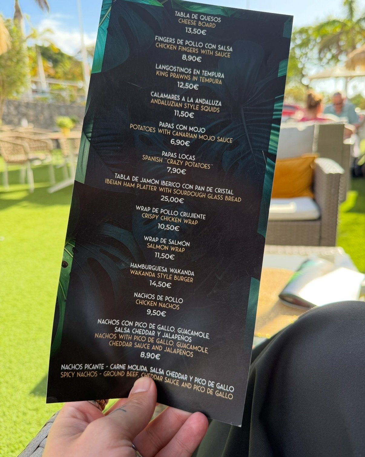 M O M E N T O S  G O L F O S .

🇬🇧 Where light bites, crafted cocktails, and irresistible beats come together! 🍸🔥 Indulge in our flavorful menu, sip on signature drinks, and dance the night away in the perfect vibe.💃🏽🕺🏽 #momentosgolfos #wakan
