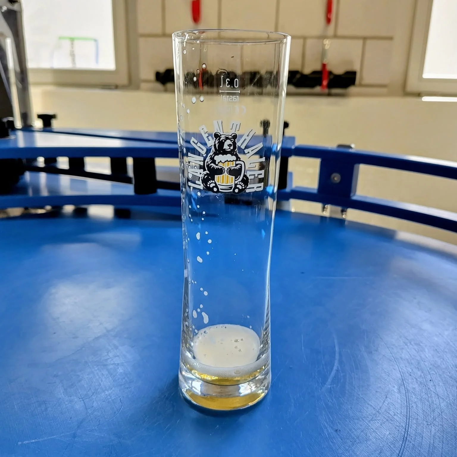🍺 Tempor&auml;r ausgetrunken! 😱
Euer Durst war st&auml;rker als gedacht &ndash; und das feiern wir! 🎉💛
Leider brauchen die n&auml;chsten Hektoliter &quot;Helles&quot; noch Zeit ❌👃
Bei Bier gilt f&uuml;r uns: Lieber nix als nur so mittel und zu j