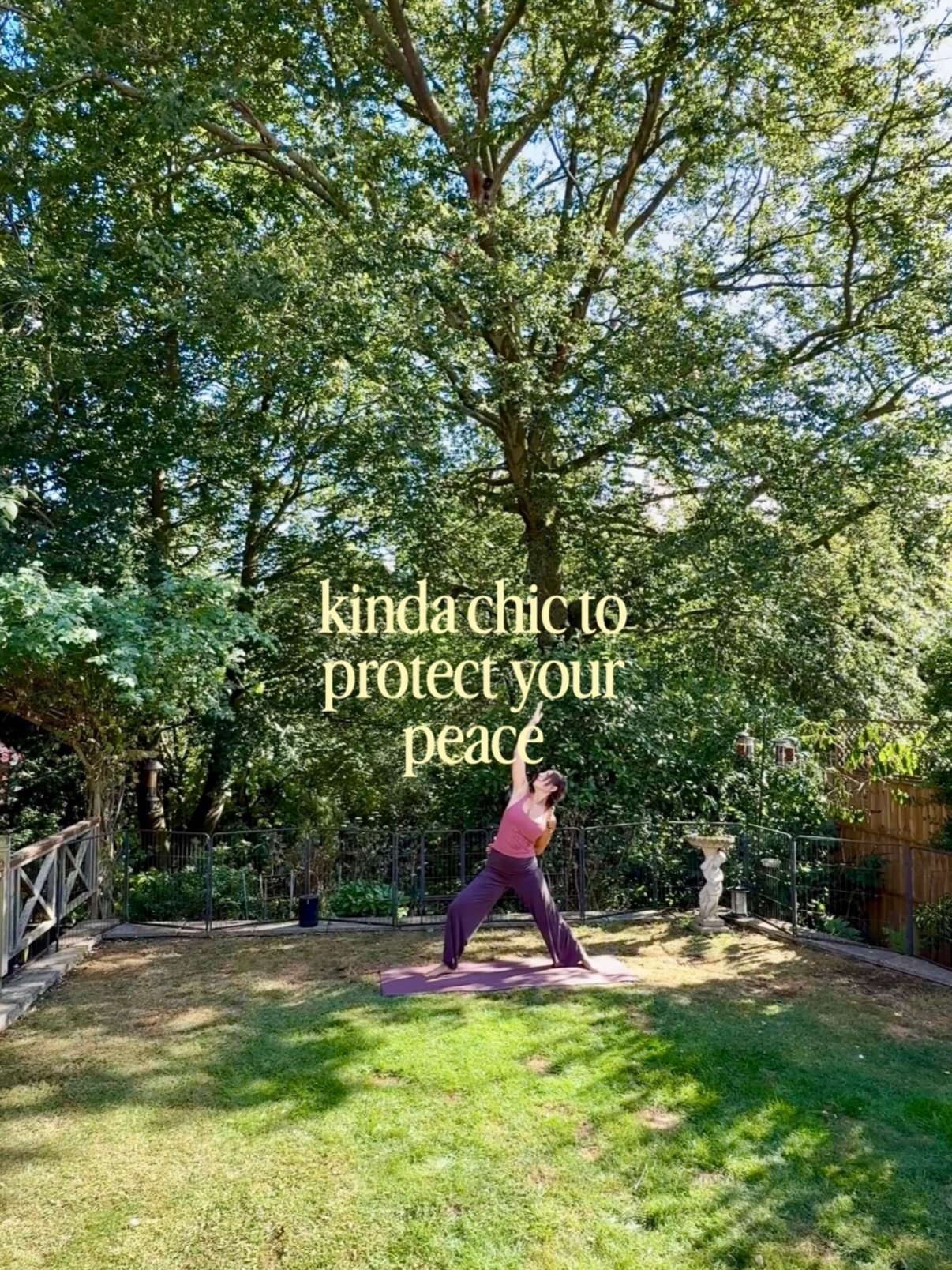 &hellip;kinda chic don&rsquo;t ya think? 🧘🏻&zwj;♀️✨

#kindachic #yoga #protectyourpeace #yogacommunitylove #yogalifestyle