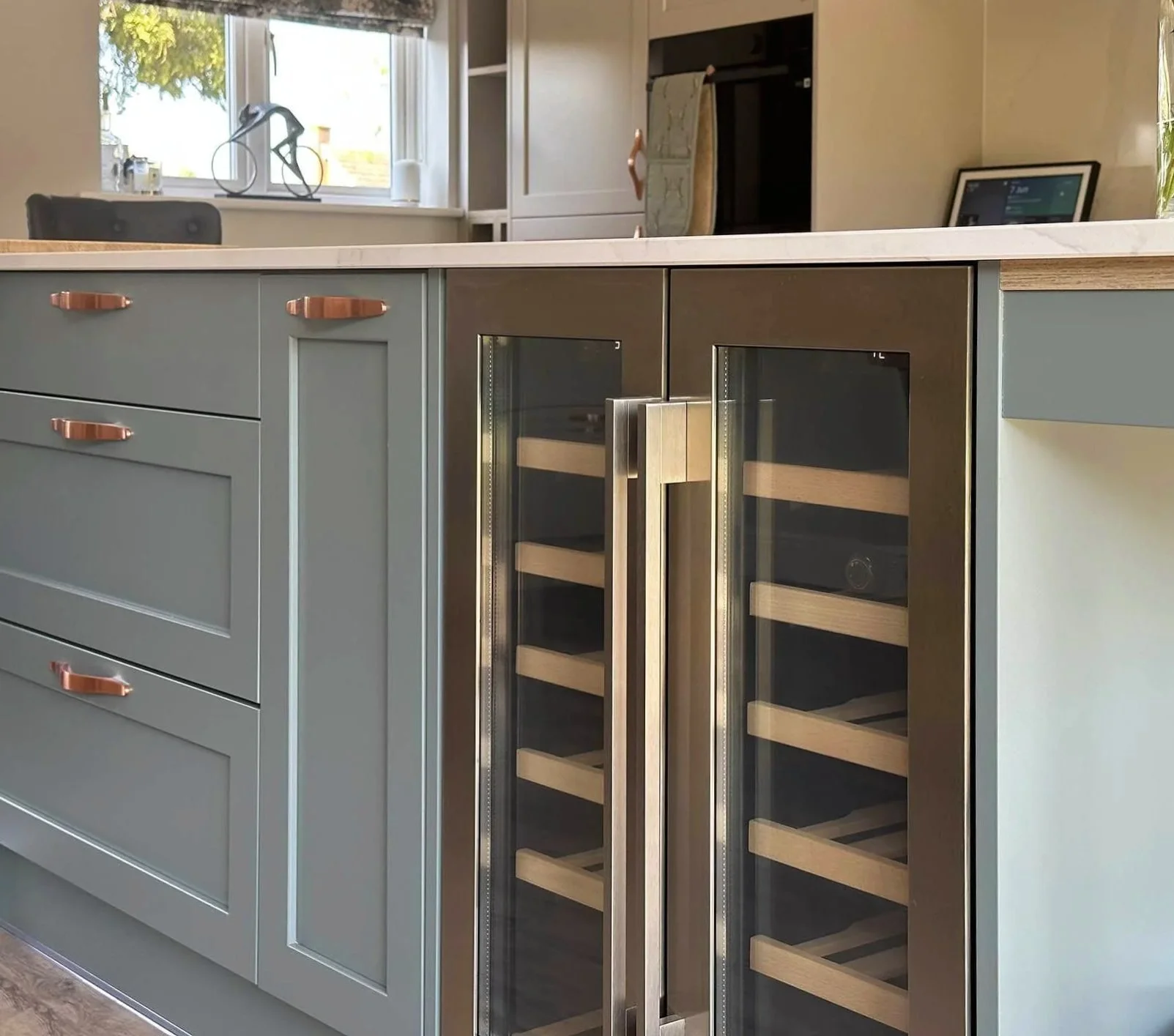 Eaton+Socon+Shaker+Kitchen+with+feature+island-7.jpg