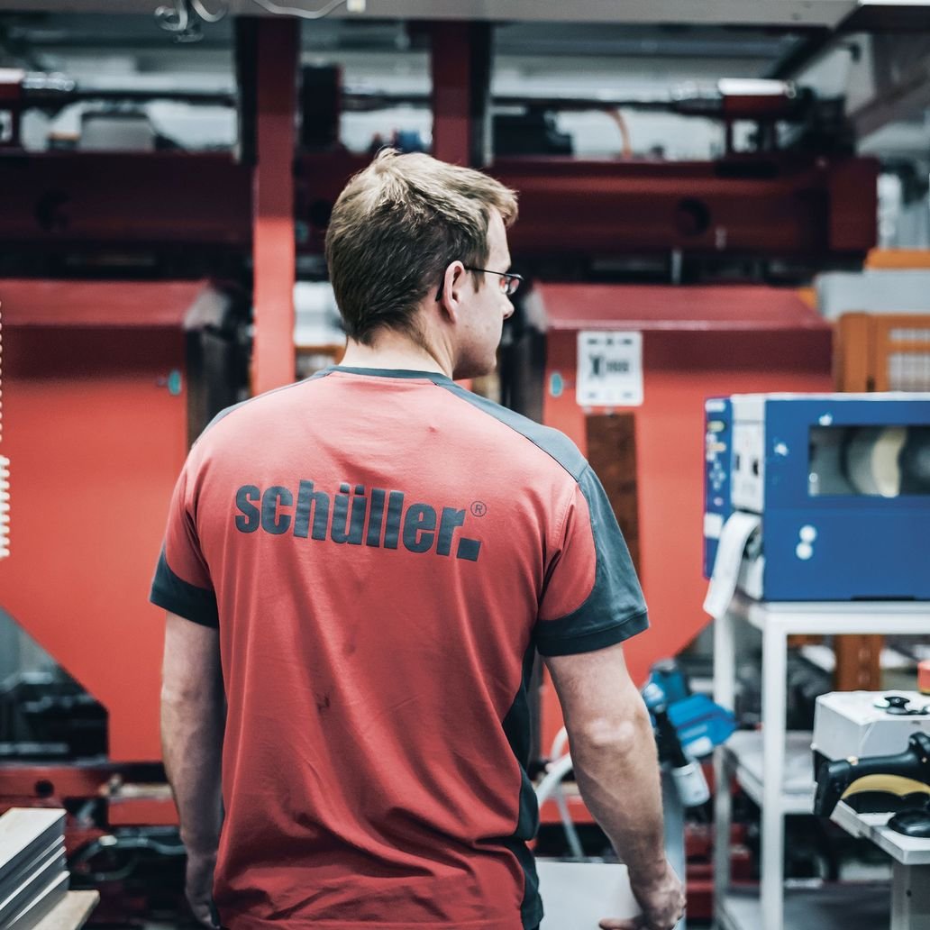 csm_Schueller_Unternehmen_Produktion_Mitarbeiter_66a88b5670.jpeg