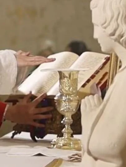 La Communion des saints pendant le Canon de la messe.  
