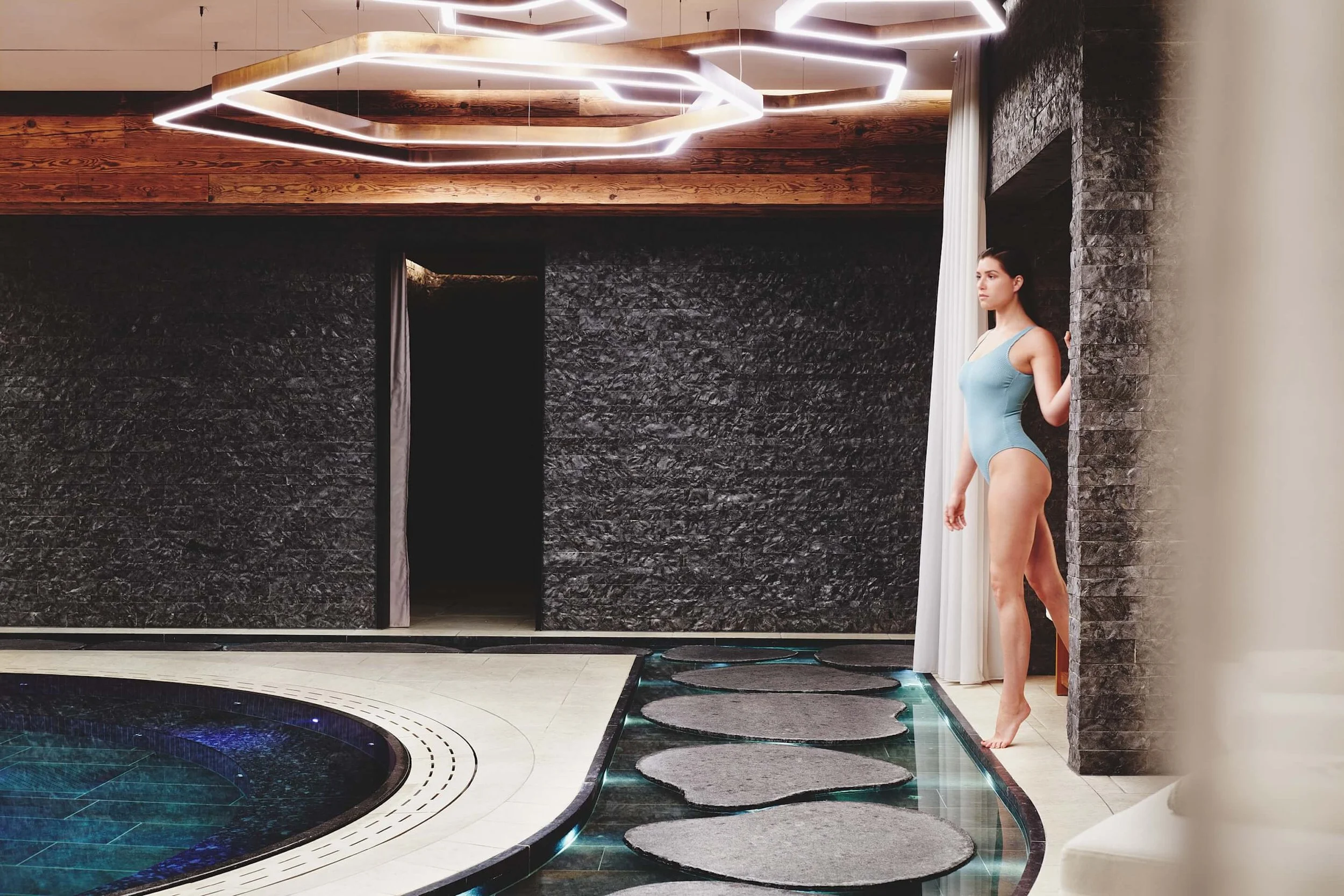 Wellnessoase_Burg_Hotel (2).jpg