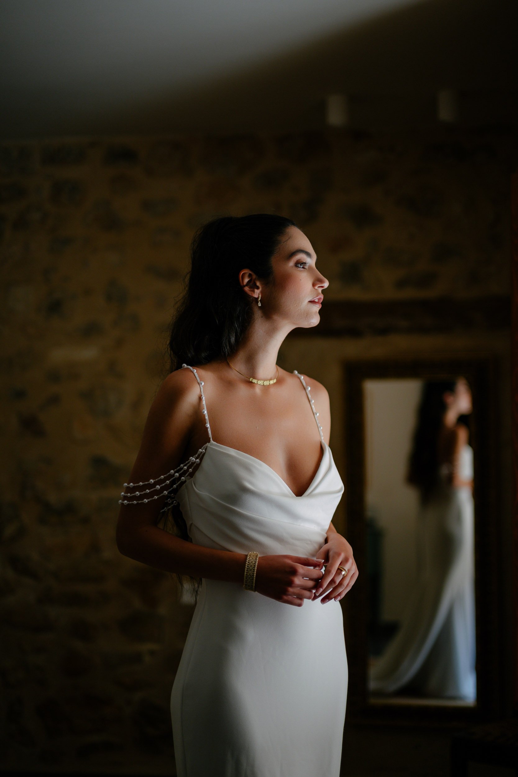Elegant bridal portrait in natural light, Finca Morneta, Mallorca – timeless, editorial wedding photography by Studio Aelina