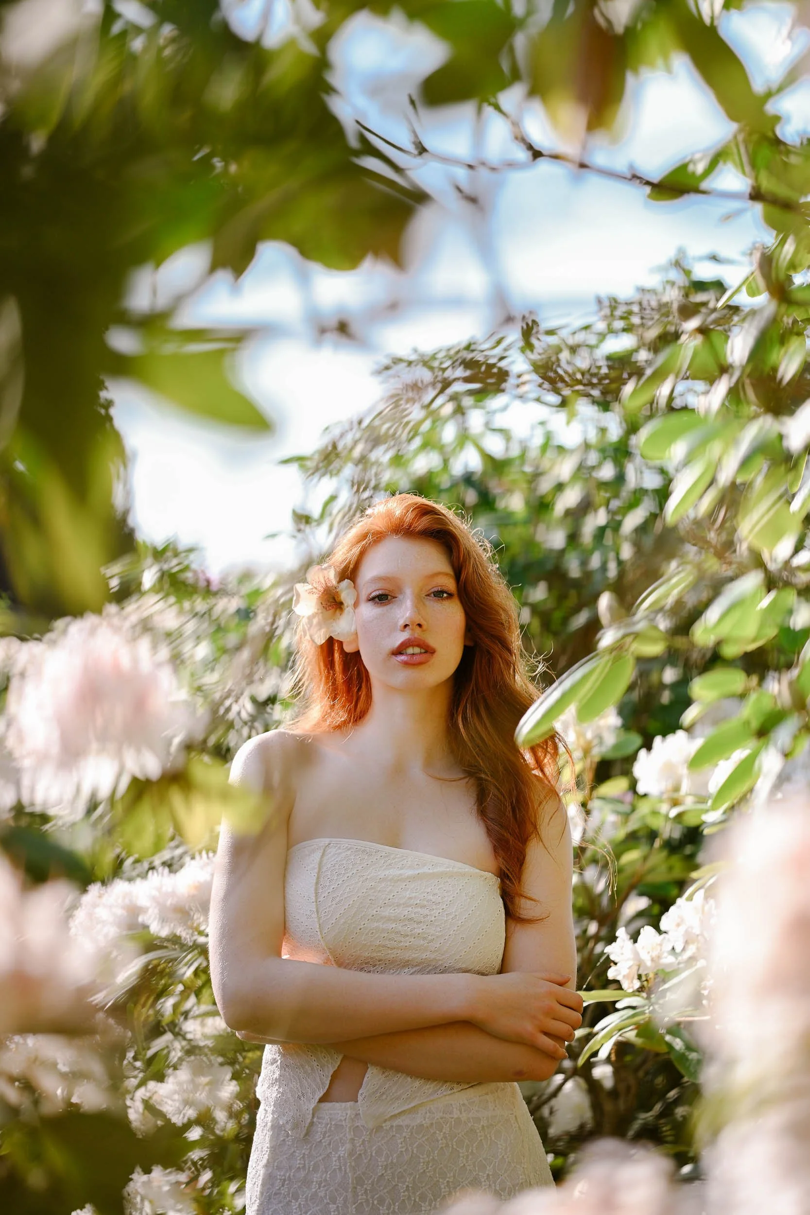 Romantic bridal portrait in soft golden light – editorial-style wedding photography in Mallorca and Berlin by Studio Aelina