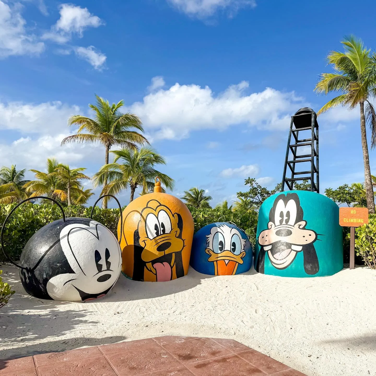 Our Castaway Cay vlog is live! It was third time lucky in terms of finally getting the weather for the perfect day in paradise! 
#travel #travelvlog #disneycruise #disneyvlog #disneyvlogger #castaway #castawaycay #disneymagic