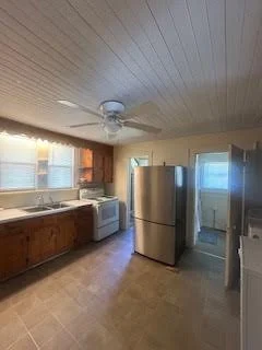 Kitchen3.jpg