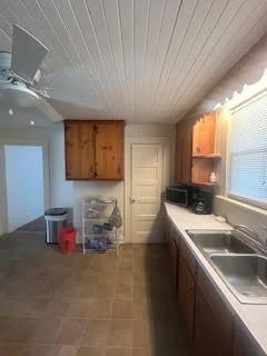 Kitchen2.jpg