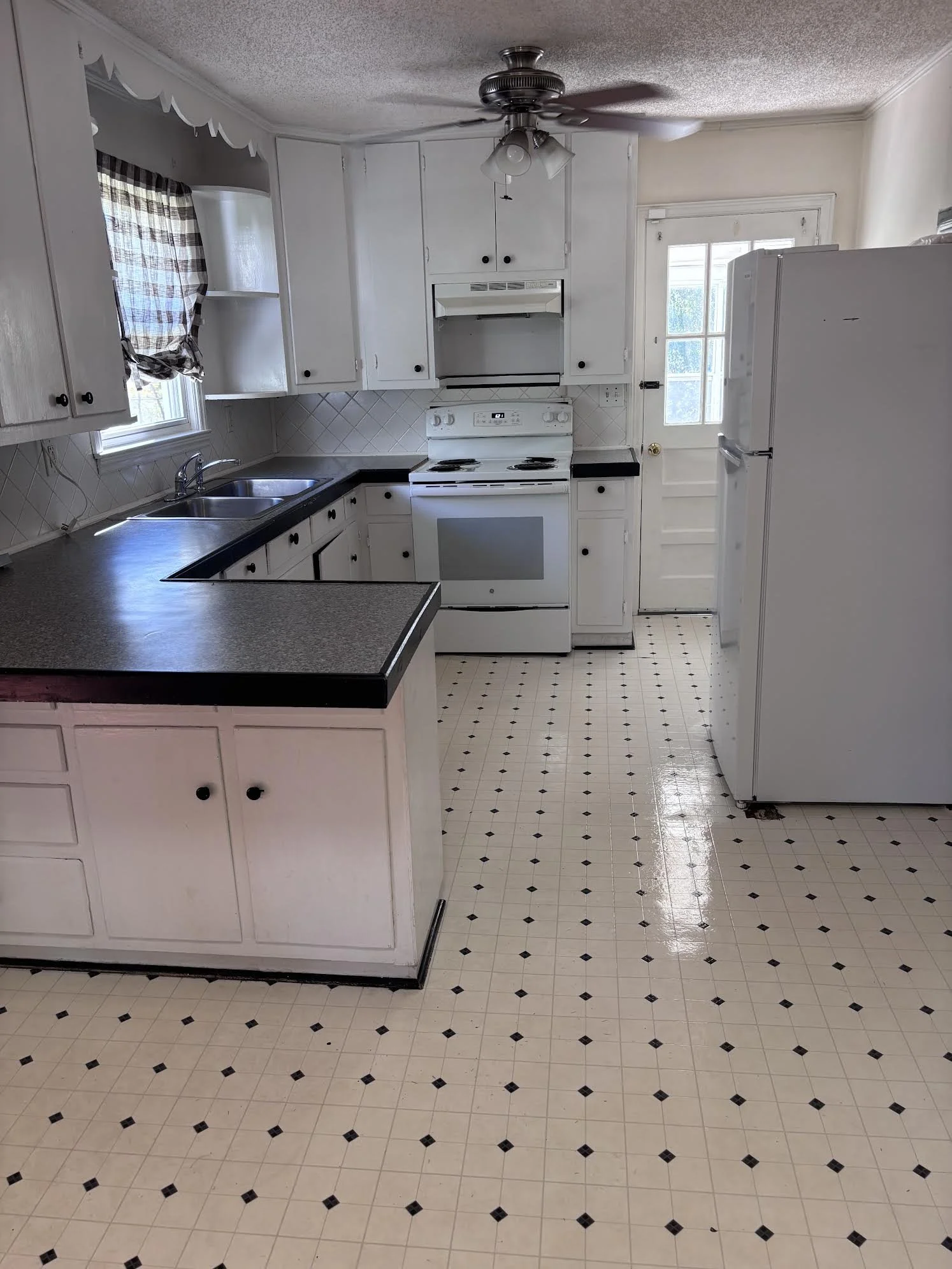 kitchen2.jpg