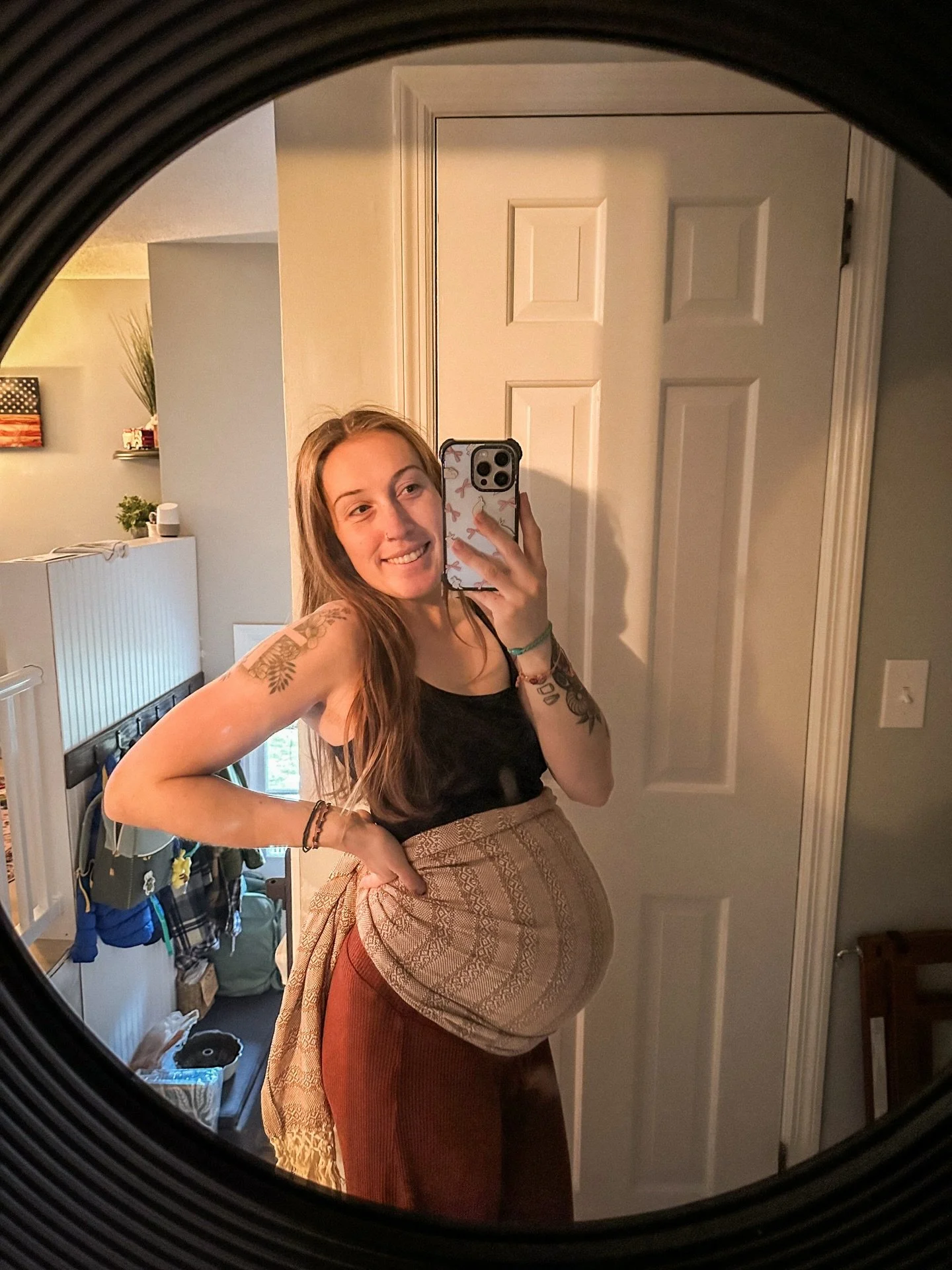 ✨The Rebozo✨ an essential tool for pregnancy, labor, and postpartum

Pregnancy
💓belly/hip support
💓to hold a heating pad or ice pack
💓hip jiggles &amp; abdominal lifts to help baby get in position 

Labor
🌀hip jiggles
🌀abdominal lifts 
🌀support