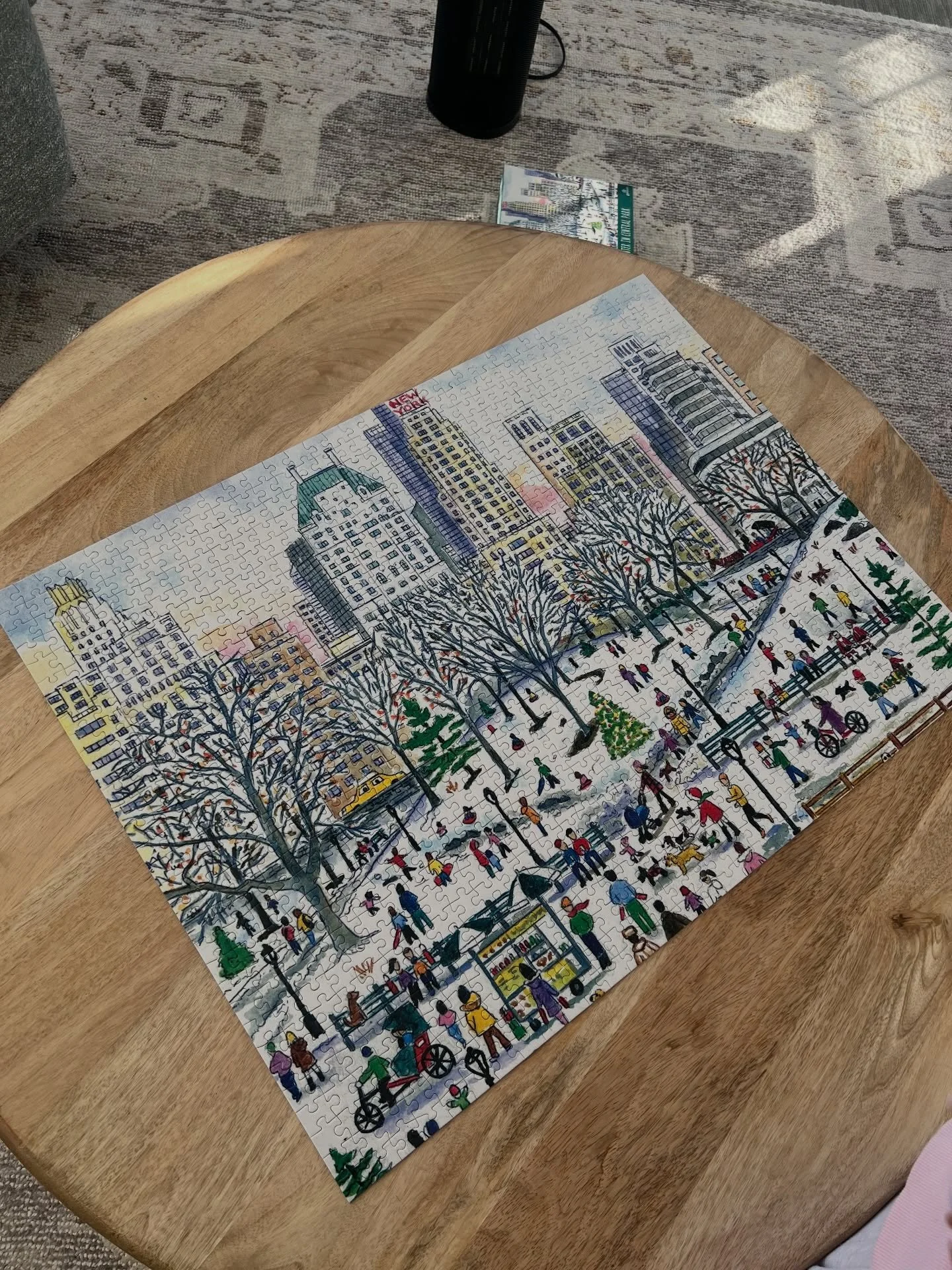 My clients and I have been working on this 1000 piece puzzle together for weeks and yesterday, it was completed!!!🎉🎉🎉🥳🥳🙌🏻🙌🏻🙌🏻 Puzzles are a great mindfulness activity for managing anxiety, taking your mind off negative thoughts, challengin