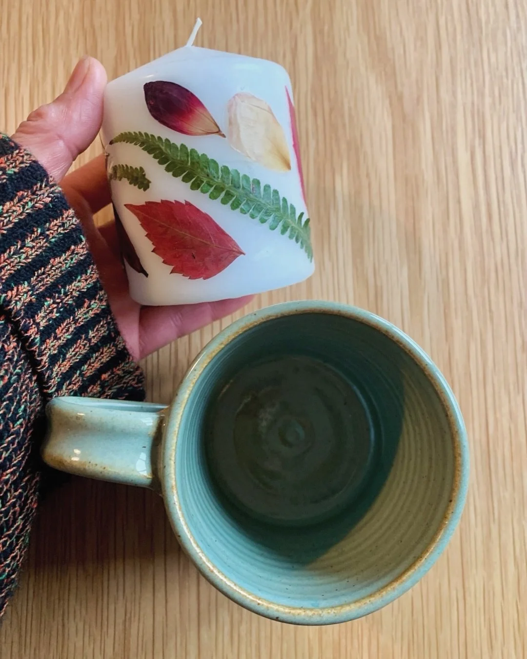 Flower candle X bespoke mug 

It was such a lovely combination of handcrafted goodies for Christmas gifts 🌿✨

#companygift #bespoke #flowercandle #handcrafted #gift