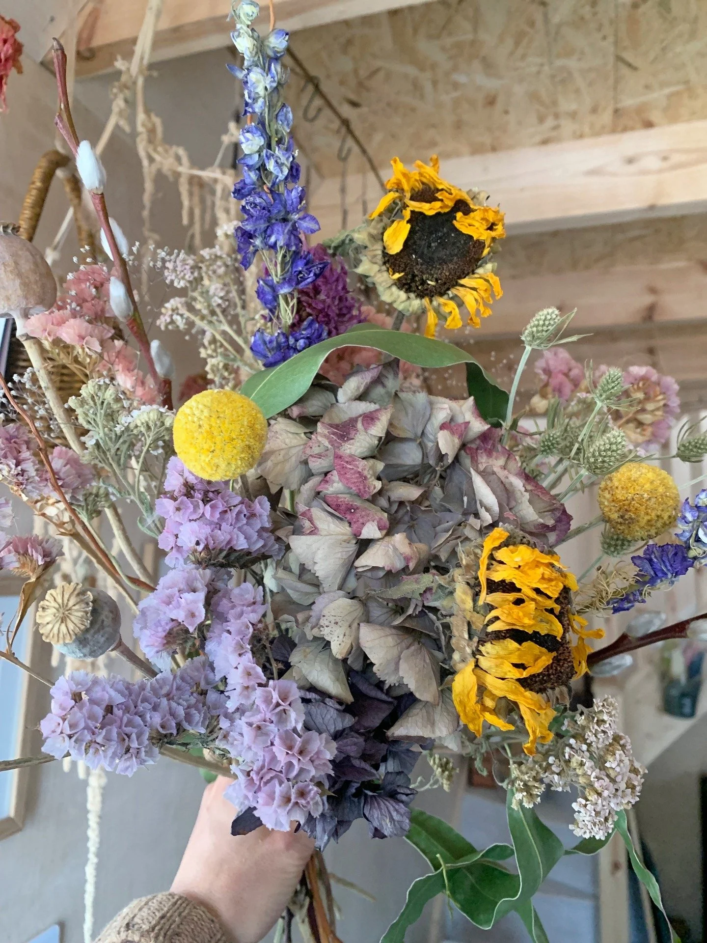 Gift flowers in January ♯flowers ♯driedflowers ♯bouquet ♯sustainablefloristry ♯margaretandwolfe