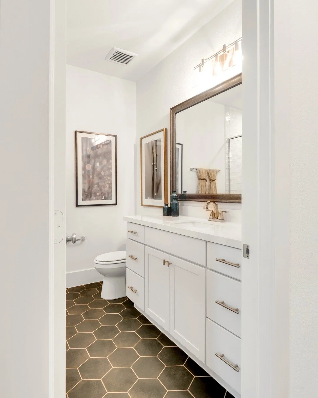 First-time homebuyer or just upgrading? Let SBB walk you through every step of the process, from finding the right home to closing the deal.

#SBBTexas #TexasRealEstate #TexasHomes #TexasLuxuryHomes #LuxuryLiving #LuxuryHomes #FirstTimeBuyer #SBBTexa