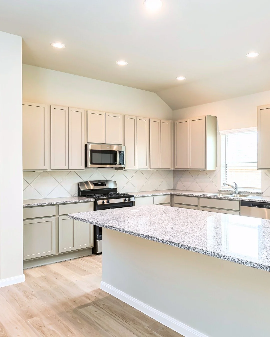 Find your next home with ease. At SBB, we make the process simple, with personalized attention and expert advice every step of the way.

Start your search today by visiting our available homes on our communities pages - sbbtexas.com

#EasyHomeSearch 