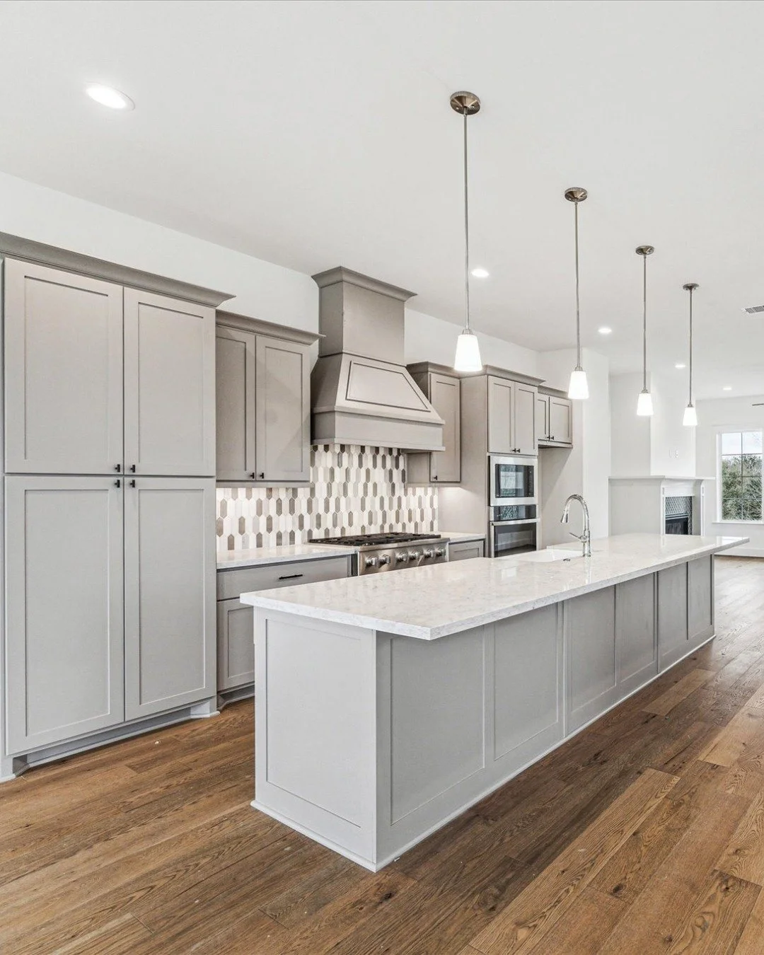 The heart of the home is the kitchen, and at Memorial, ours are nothing short of stunning! 🍽️ Imagine cooking family meals in a space that’s as beautiful as it is functional. It’s the perfect setting for creating memories with your loved