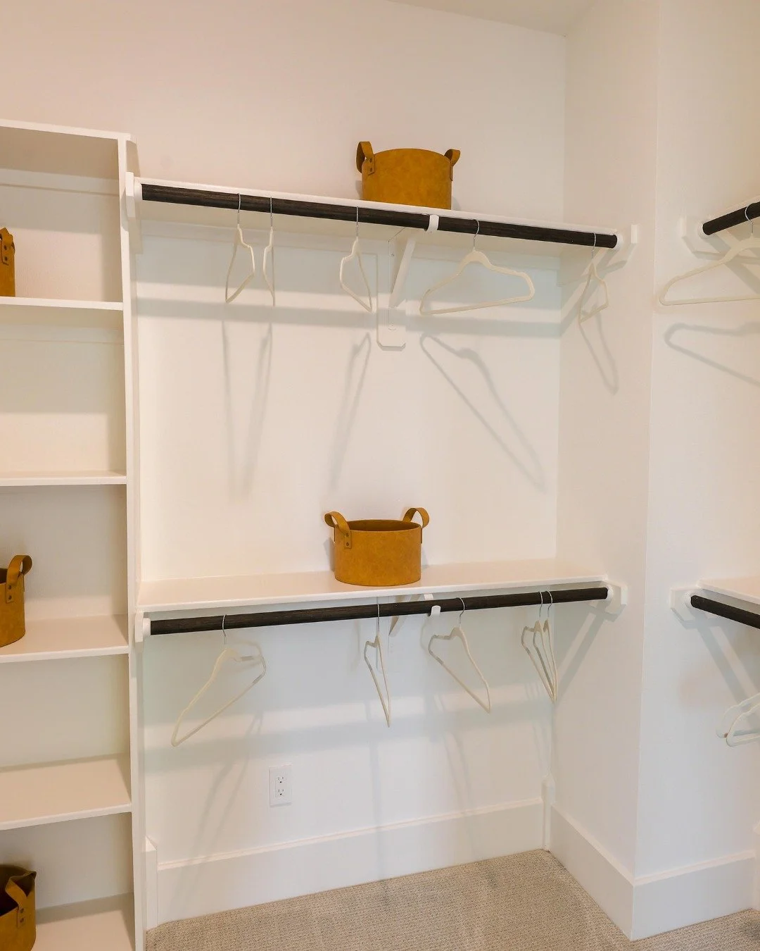 Want a home with a big closet? Pearland Old Townsite may be the community for you!
View our available homes by visiting our website at sbbtexas.com/pearland
Schedule a tour today by contacting our Sales Representative, Melanie!
📞 713-322-8200
📧 m