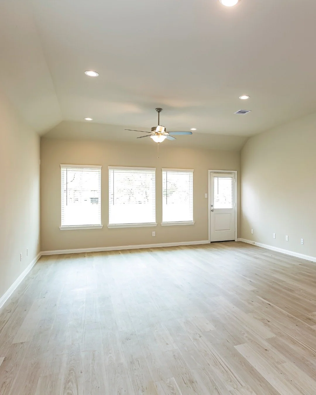 Make this space yours by taking the next step on your home-buying journey with us!

View our available homes on our website - sbbtexas.com/king-oaks-village

Want to schedule a tour? Contact our sales agent, Sam!
📞 (713) 823-5842
📧 spantoja@sbbtexa