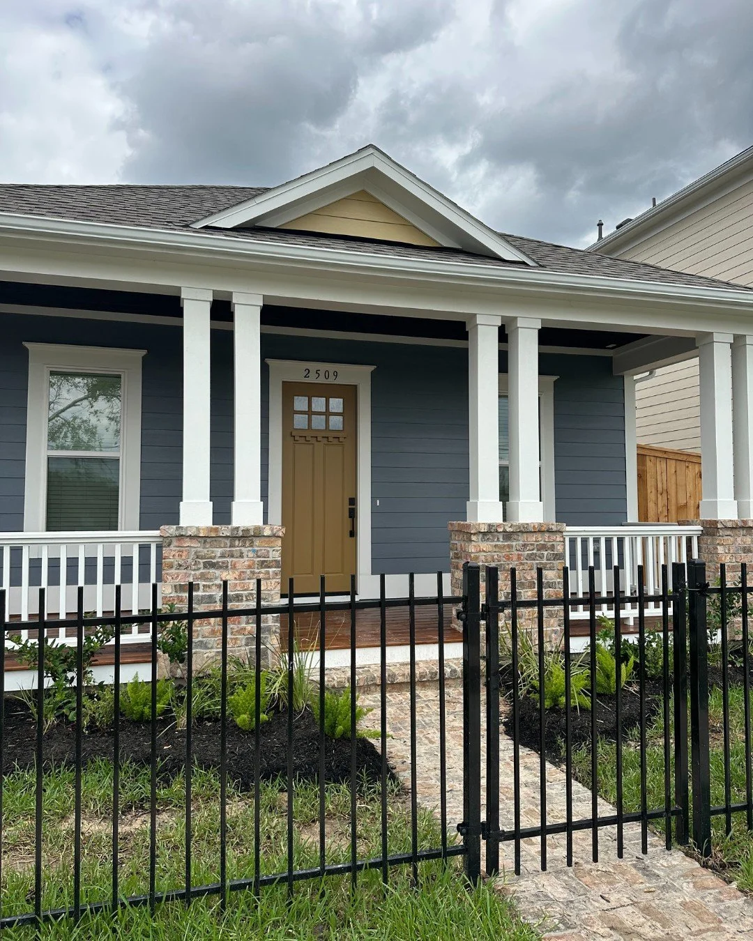 Traditional architecture meets modern comfort. Choose from one- and two-story home designs with open layouts, porches, and walkability in the heart of Pearland.

💻 Explore our available homes and find your perfect match online today: sbbtexas.com/pe
