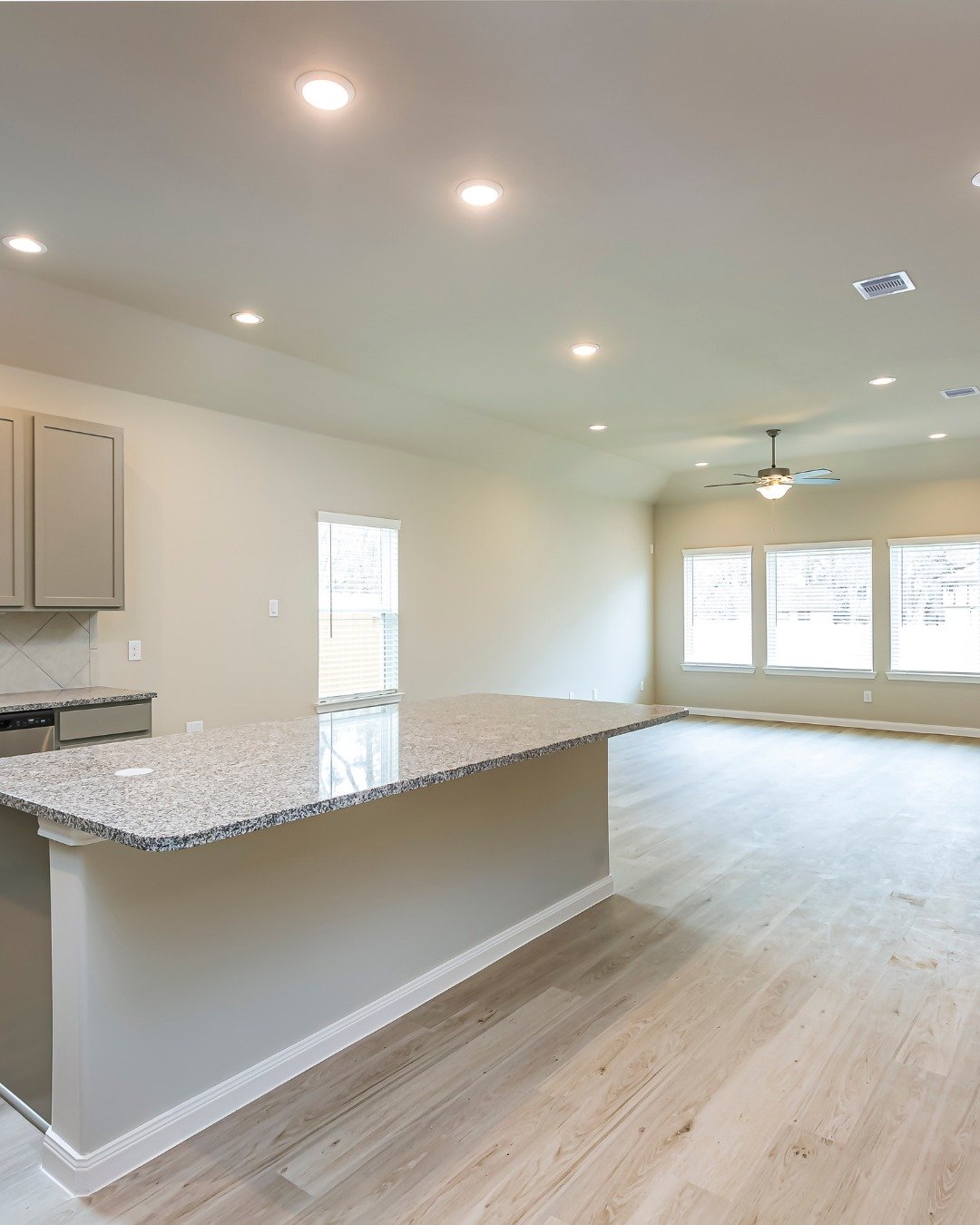 Just steps from Stephen F. Austin Elementary School &mdash; an Apple Distinguished School. Perfect for family life and a solid education 🎓

Visit our website to learn more - sbbtexas.com/king-oaks-village

Contact our sales agent, Sam, to schedule a