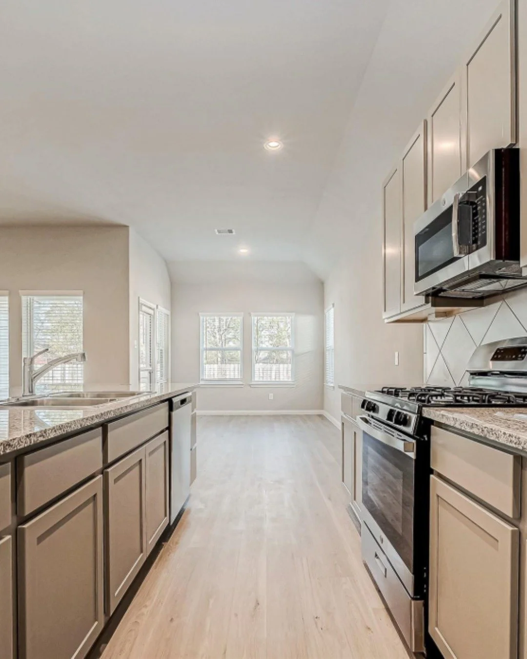 Looking for value AND quality? King Oaks Village starts in the $200s and includes no MUD tax. Smart choices for smart homeowners.

Visit our website to learn more - sbbtexas.com/king-oaks-village

Contact our sales agent, Sam, to schedule a tour!
📞 