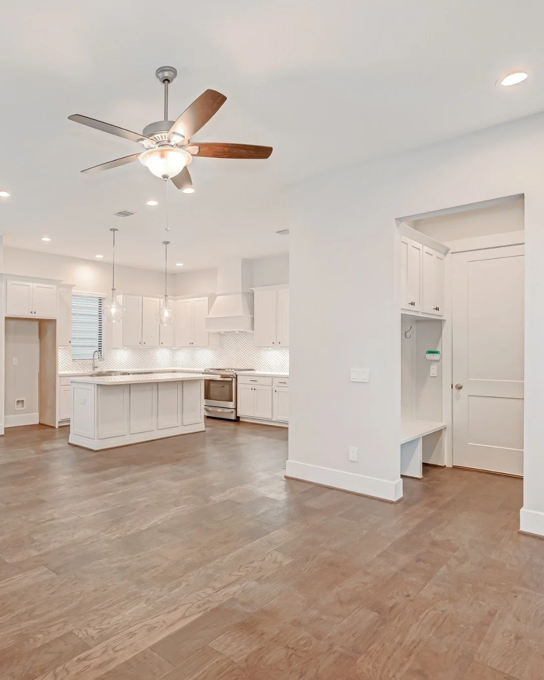 Your future starts here! Explore our five distinct floor plans and fall in love with front porch living at Timbergrove Trails.

Contact our sales agent, Jason, to schedule a tour today!
📞 (832) 723-3057
📧 jpagan@sbbtexas.com

Visit our website to v