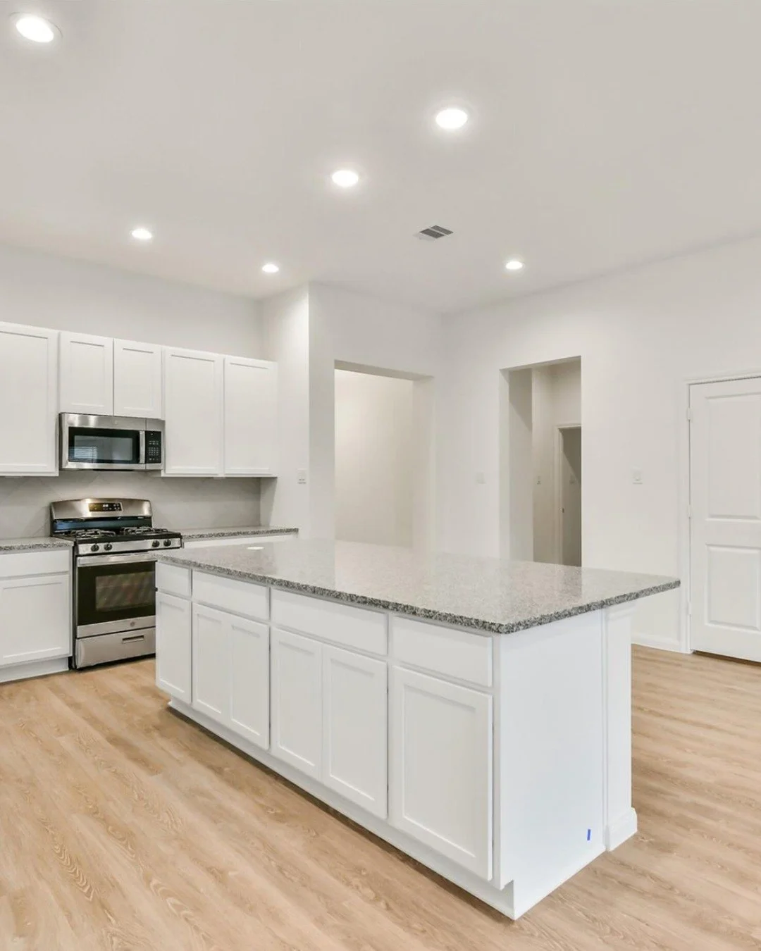 Looking for a single-story home in Baytown, Texas? King Oaks Village has available homes for you and your family.

Visit our website to learn more - sbbtexas.com/king-oaks-village

Contact our sales agent, Sam, to schedule a tour!
📞 (713) 823-5842
?