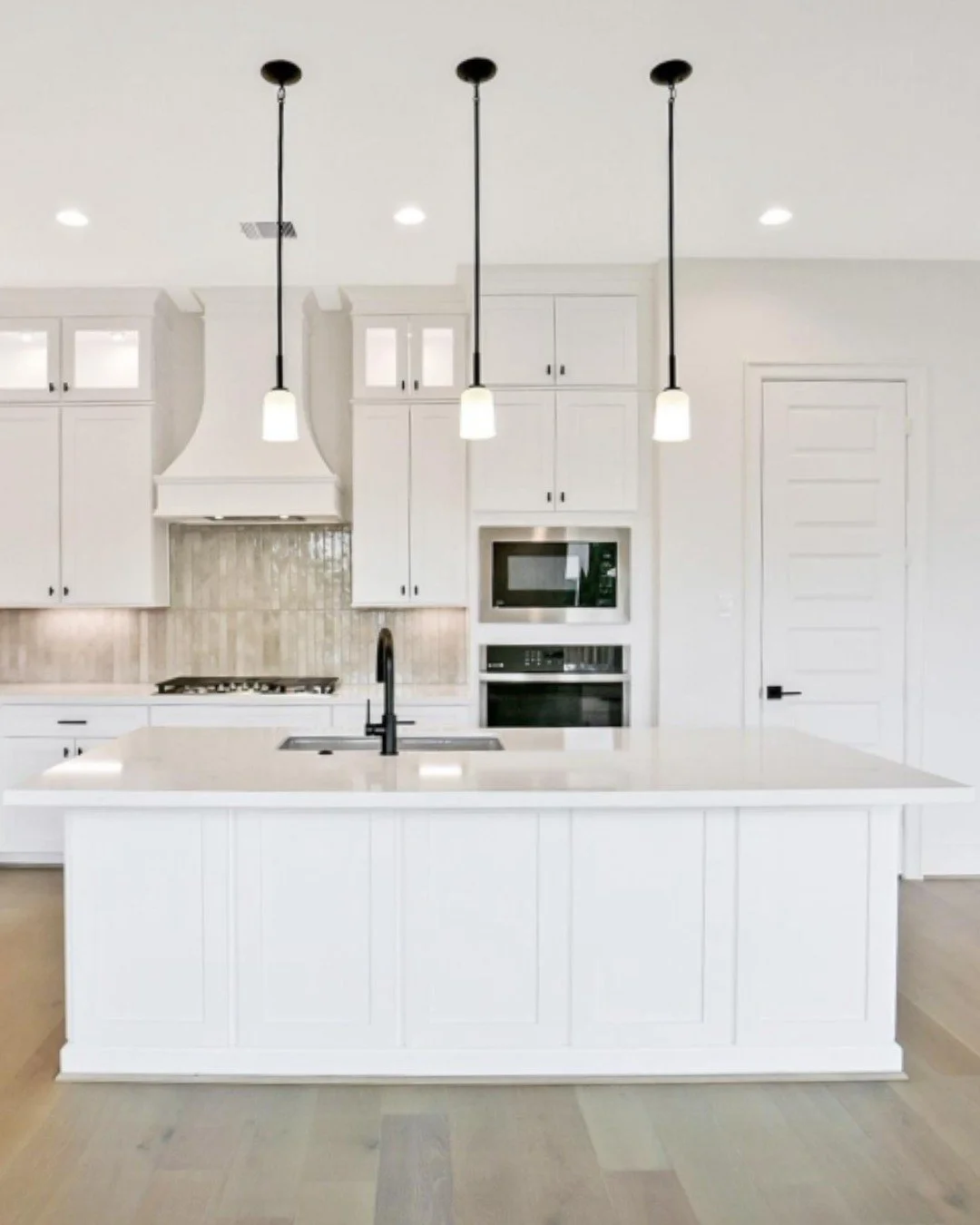 Want a kitchen with an oversized island, perfect for hosting?! Reserve in Memorial has what you are looking for.

Visit sbbtexas.com/reserve-in-memorial to learn more about the community and to view our available homes.

Schedule a tour today!
Contac