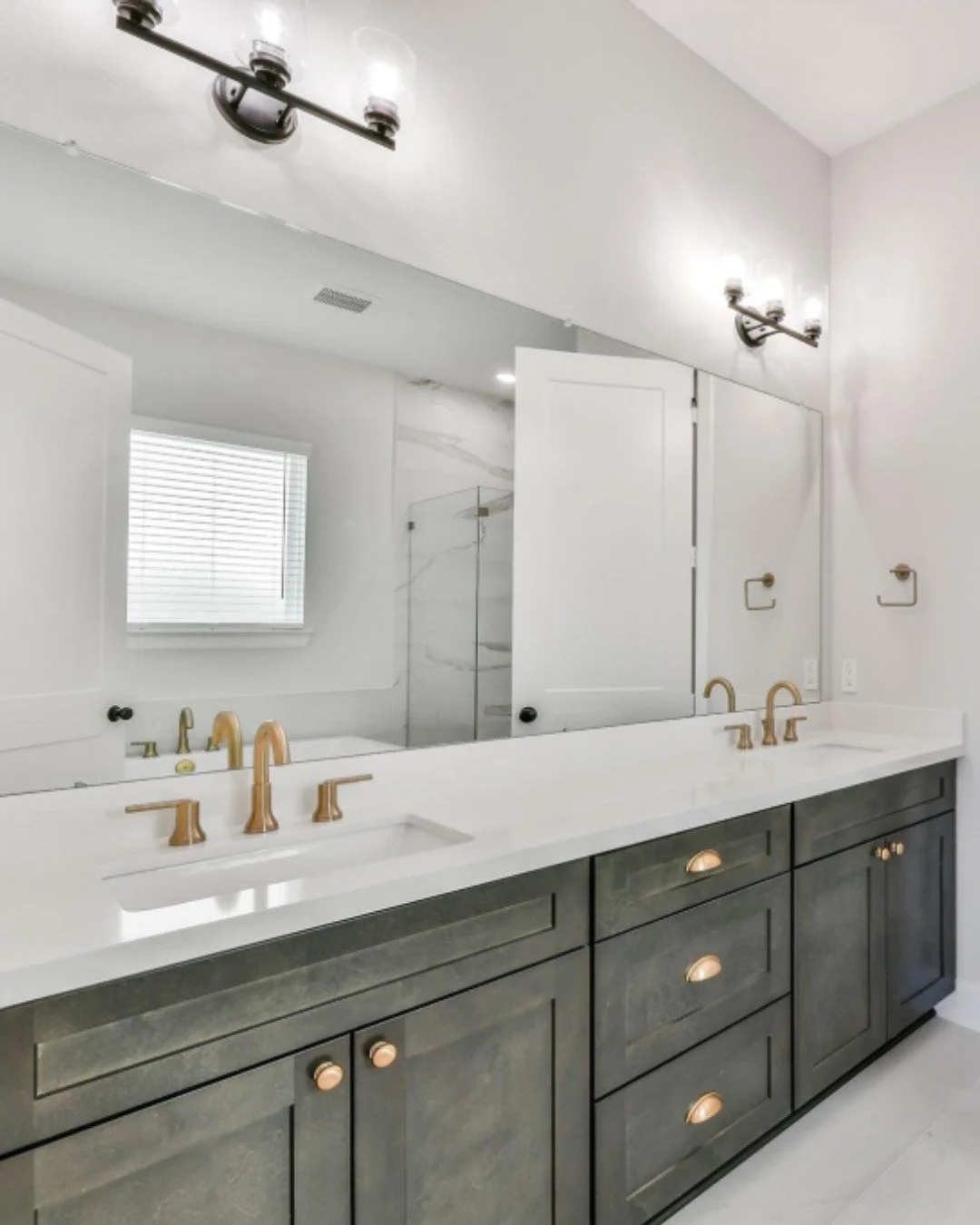 Photos are great&mdash;but walking through Pearland Old Townsite is even better! Schedule your visit and explore available plans.

Visit our website to learn more about Pearland Old Townsite and to view our available homes - sbbtexas.com/pearland

Co