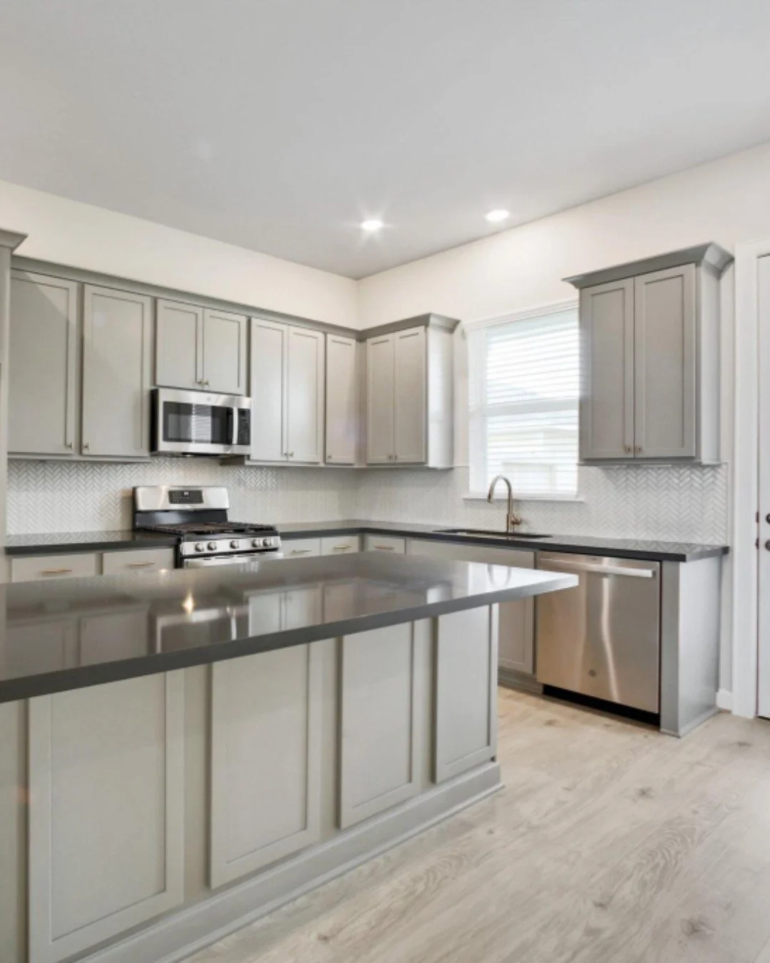Like this kitchen? It could be yours! Schedule a visit today by contacting our sales agent!

Visit our website to learn more about Pearland Old Townsite and to view our available homes - sbbtexas.com/pearland

Contact our sales agent today!
Jason Pag