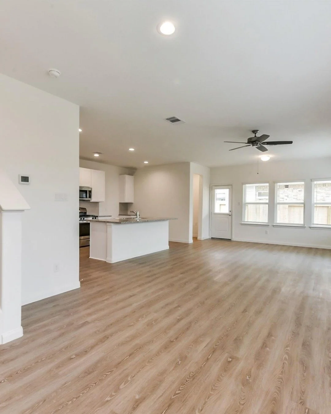 Spend the spring in the AC of your new home in King Oaks Village! Visit our website to view our available homes at sbbtexas.com/king-oaks-village

Schedule a tour today! Contact our Sales Agent, Sam.
📞(713) 823-5842
📧spantoja@sbbtexas.com

#baytown