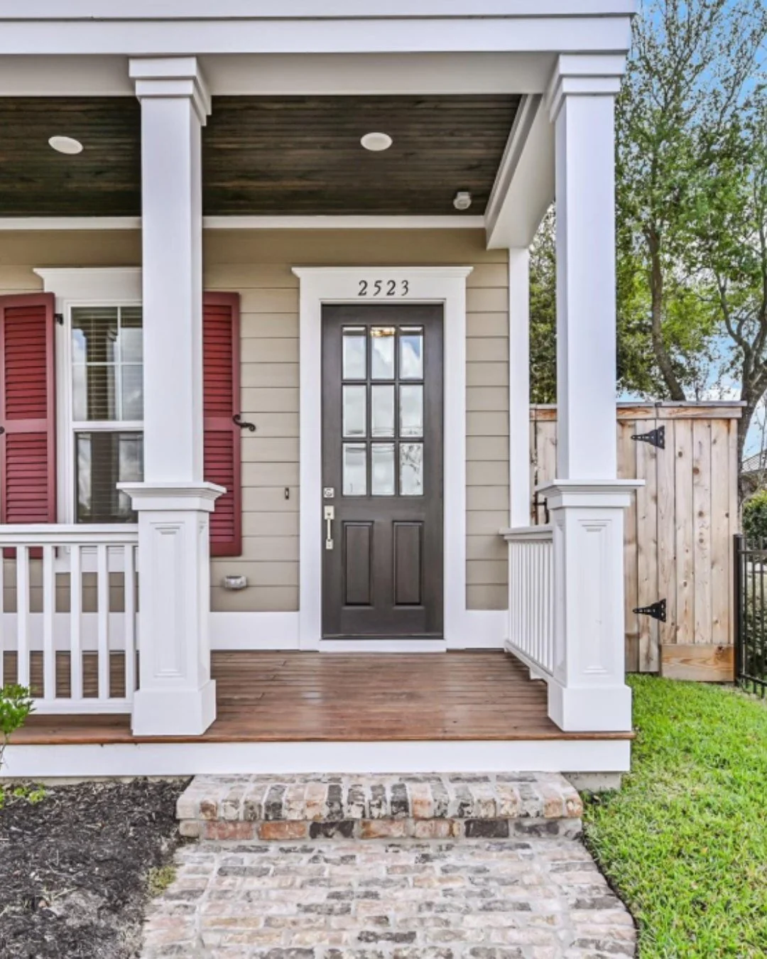 Front porch mornings. Evening strolls. A home filled with character. Pearland Old Townsite brings together timeless architecture and modern living in the heart of one of Pearland's most charming neighborhoods. 

Visit our website to learn more about 