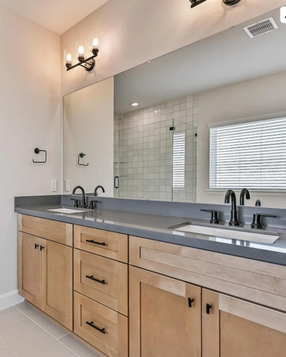 Function meets elegance in every corner of these thoughtfully designed bathrooms. Pearland Old Townsite homes are built to bring style and comfort to your everyday routine.

Visit our website to learn more about Pearland Old Townsite and to view our 