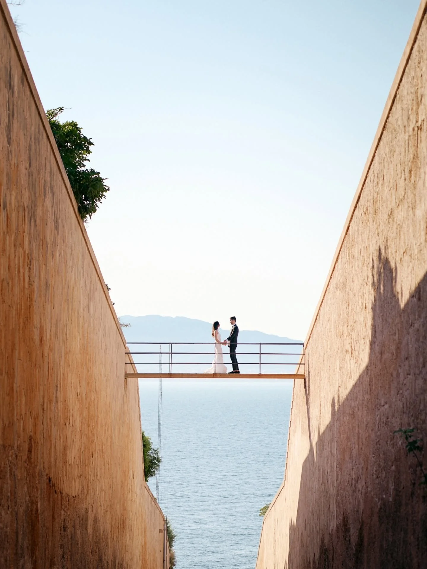 Maybe it was the sea breeze, maybe the glowing walls of Cap Rocat, or maybe just their chemistry&hellip; but this wedding felt beautifully natural from start to finish. I love when love looks this easy.

Second shooting for @huma06_photography 
WP @m