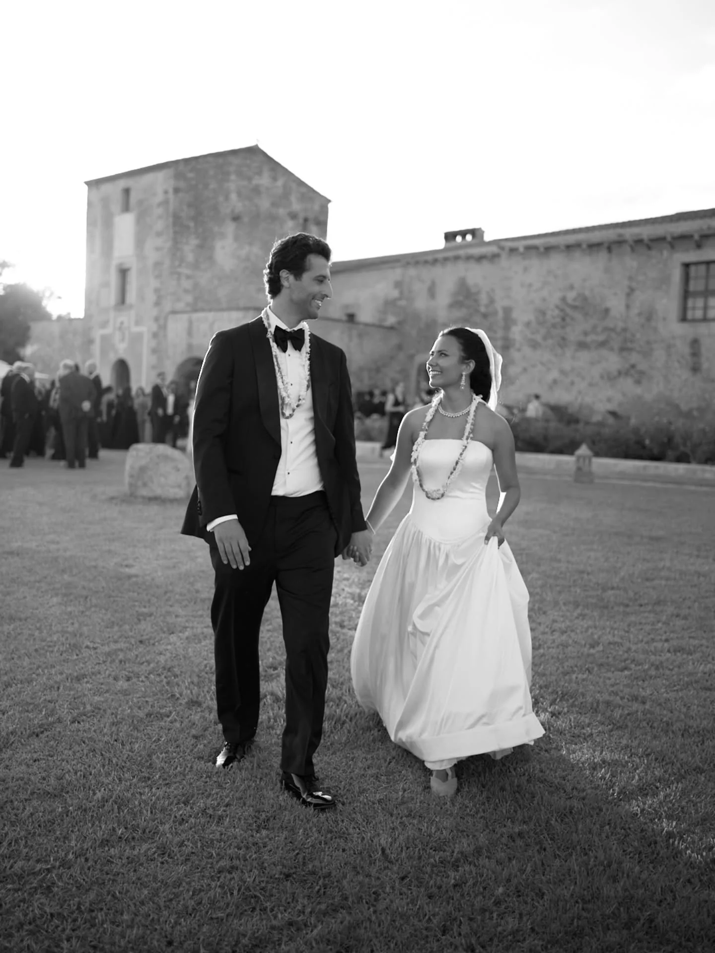 Meera and Hassein during golden hour at Son Cosmet.

Second shooting for @emmafentonphoto 

#weddingphotographermallorca #candidphotography #groomandbride #mallorcawedding