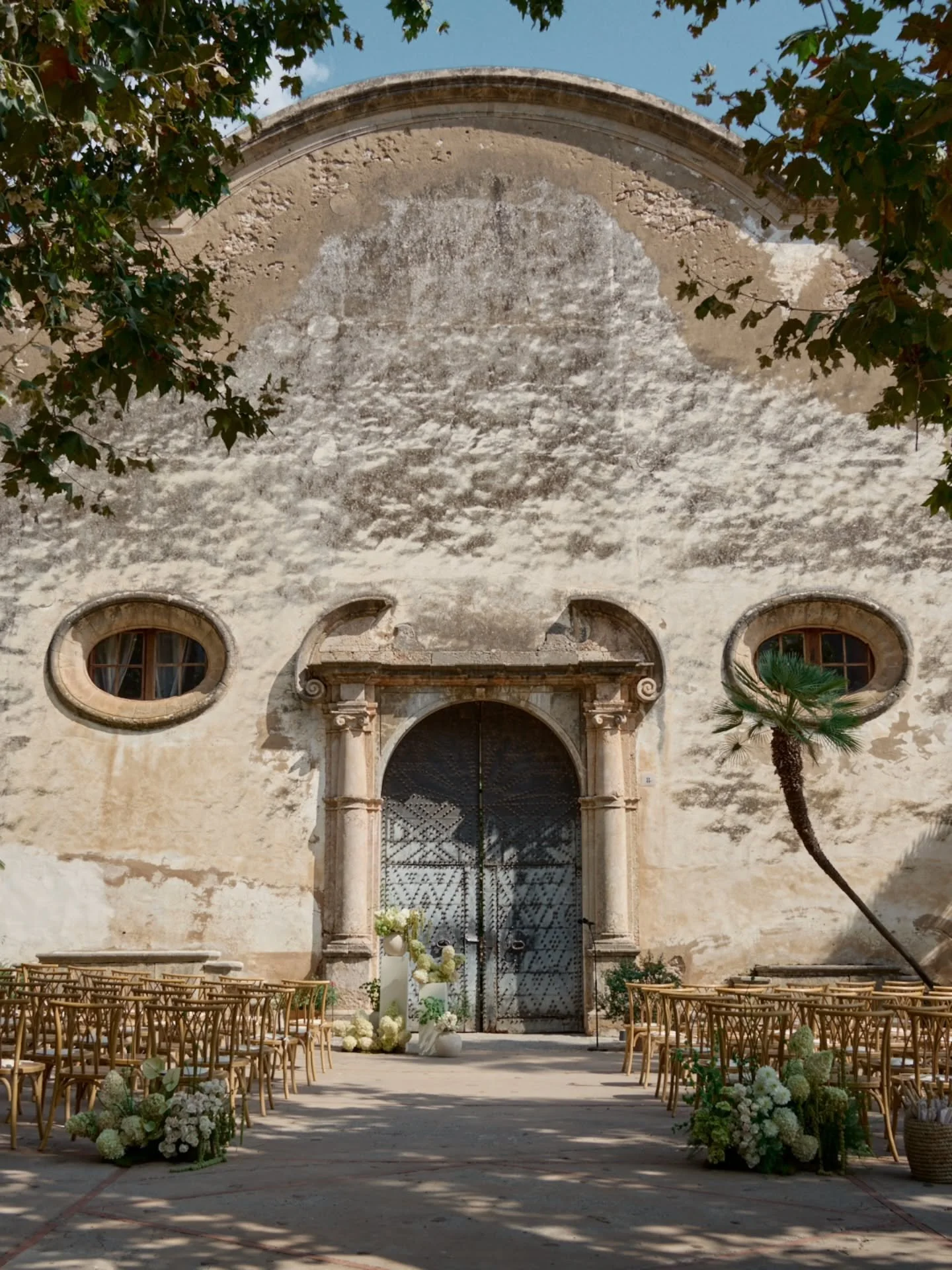 The Gardens of Alfabia offered the most incredible backdrop for this wedding. I&rsquo;m especially obsessed with the contrast between the white blooms, that were carefully crafted for this special day, and the rustic textures of the estate. Swipe to 