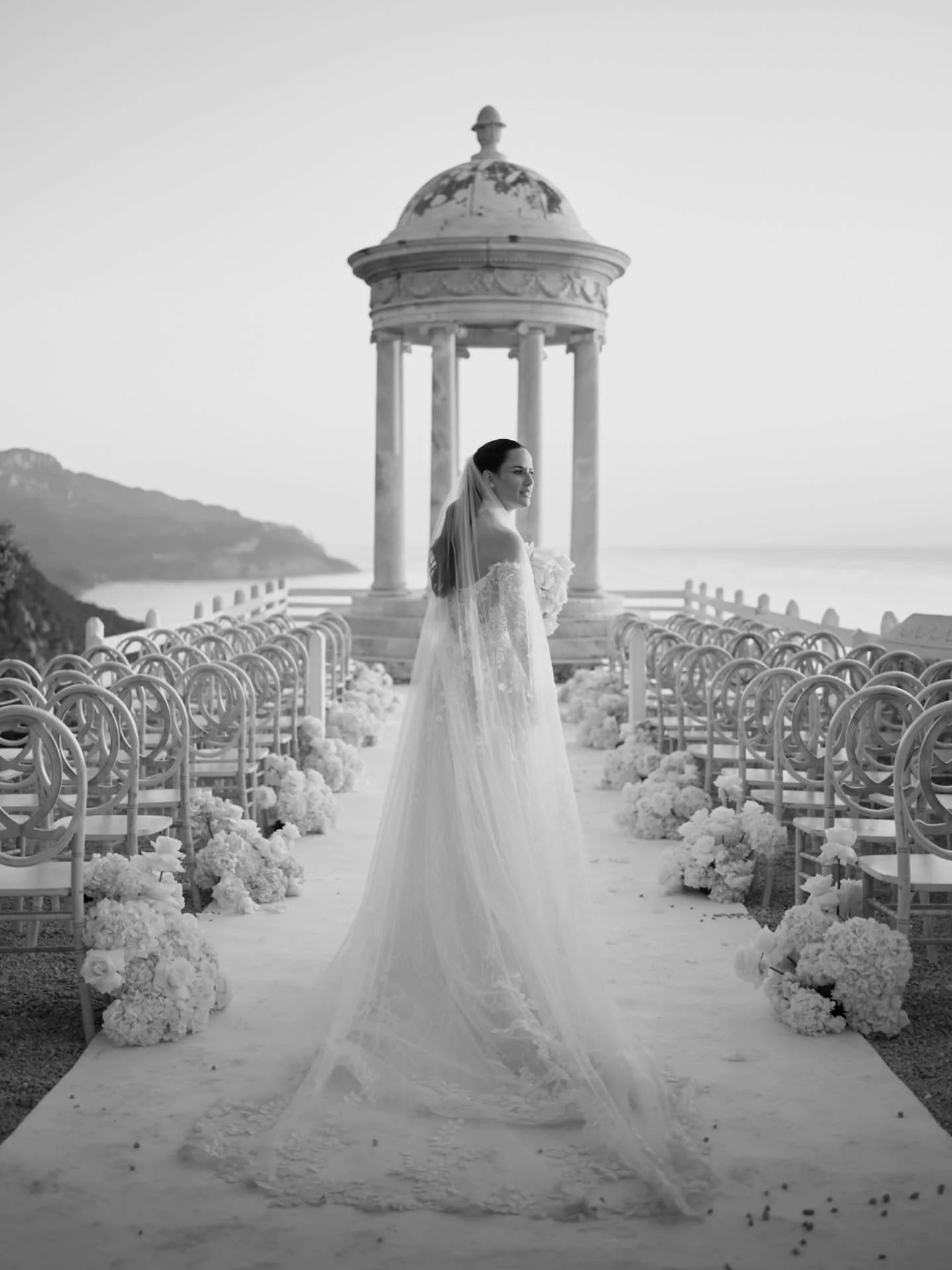 Her moment at Son Marroig, one of the most magical venues on Mallorca.

Second shooting for @miguel_arranz_photography 

#weddingphotographermallorca
#bride #weddingphotography
#editorialphotography