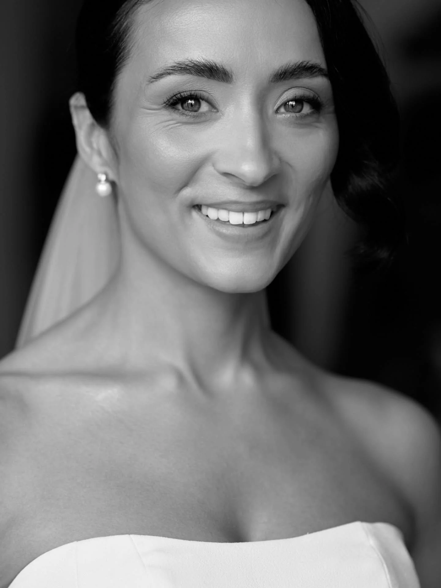 Bridal getting ready at finca Son Sampol, Mallorca.
Soft light, the laugher with friends, the final touches...it's where the wedding day truly begins.

Second shooting for @abrahamgarciaphotography 

#candidpgotography #bridestyle #gettingready #wedd