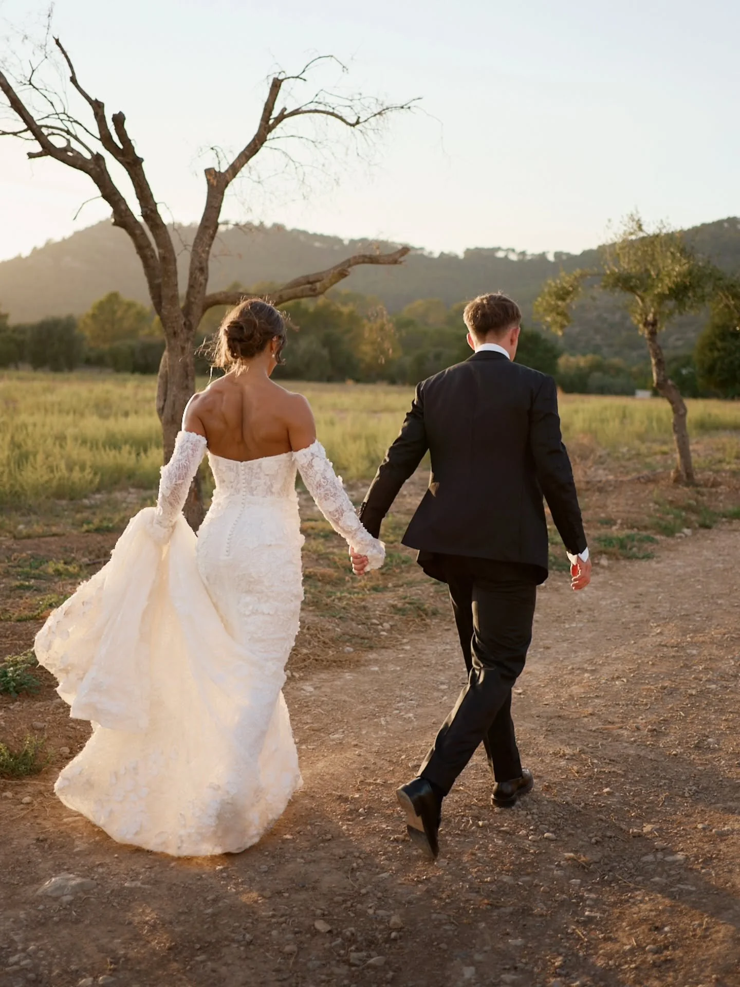 The best moments are always the in-between ones.
When they forget about the camera and just stay close.

Finca Morneta, warm evening light, dust under their feet &mdash; and that quiet kind of happiness you can&rsquo;t fake.

This is why I love shoot